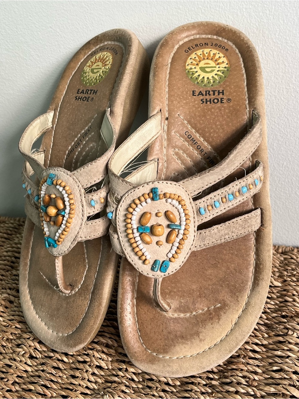 Earth Shoe Beige Beaded Thong Sandals Size 6.5